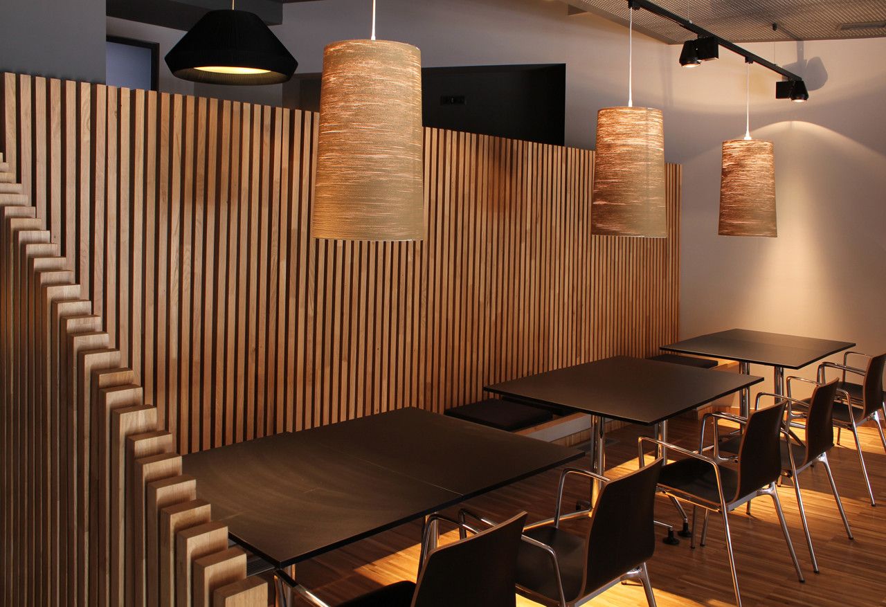 solid-wood-wall-panel-application-restaurant