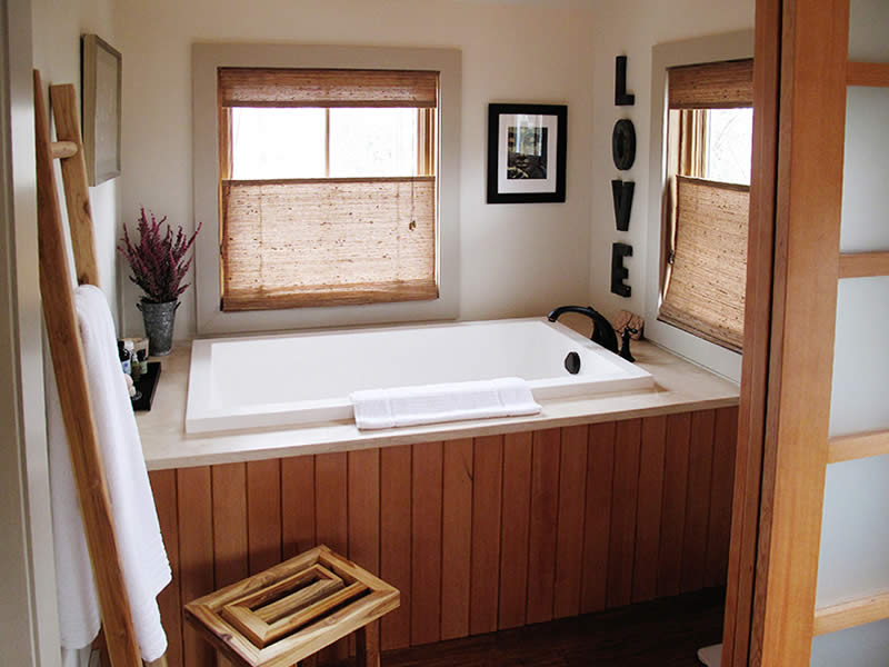 04-wooden-panels-wood-clad-bathtub-bathroom