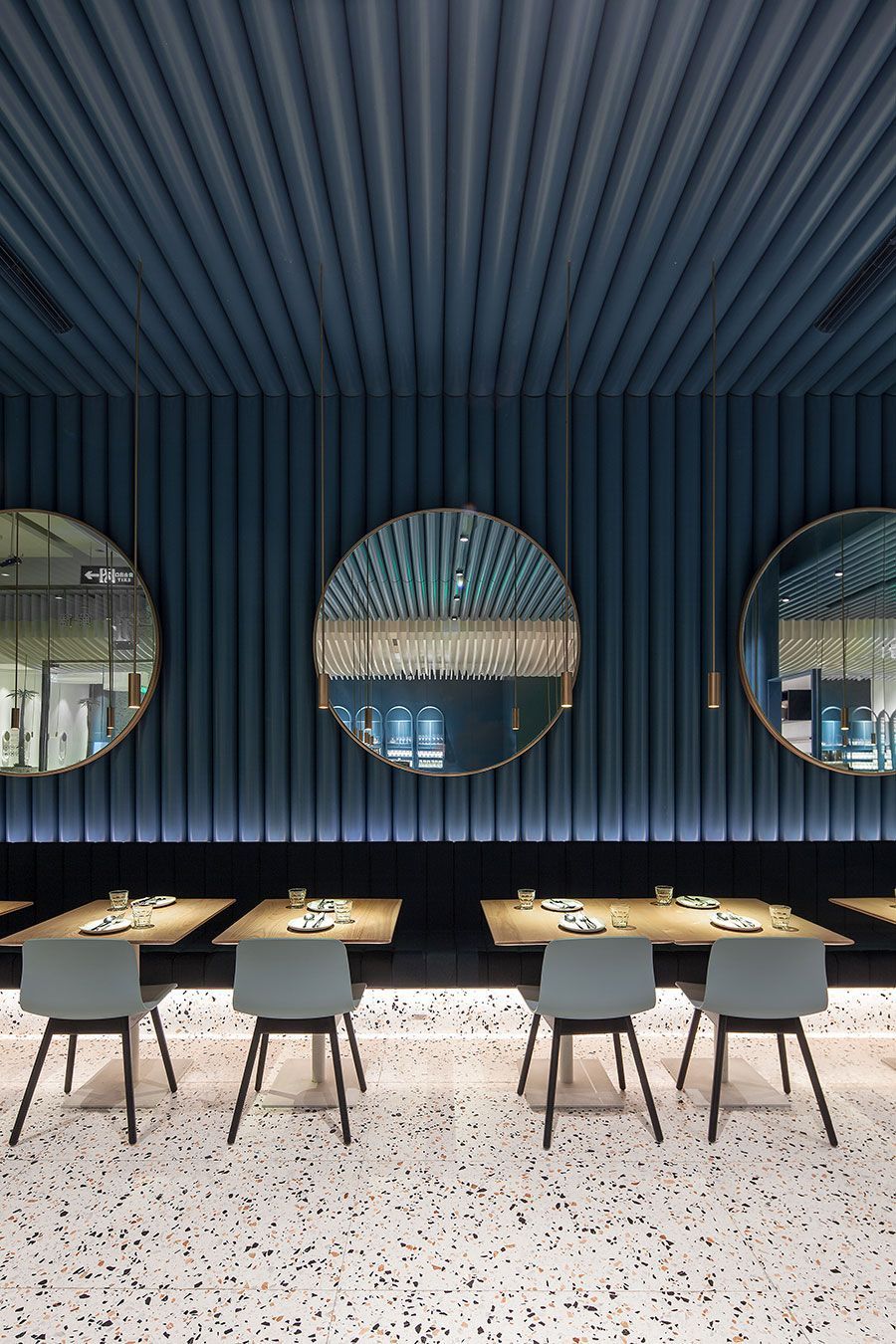 03-blue-wall-cladd-application-in-restaurant
