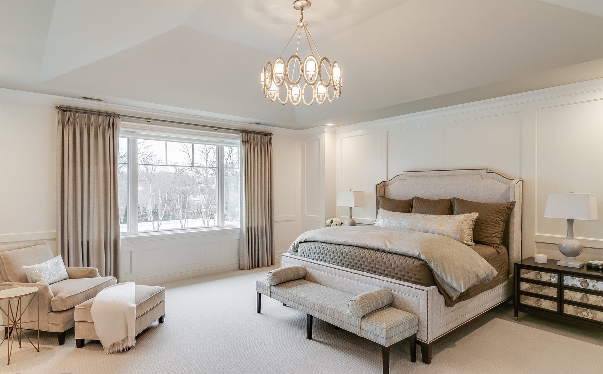 02-bedroom-white-elegant-wall-paneling