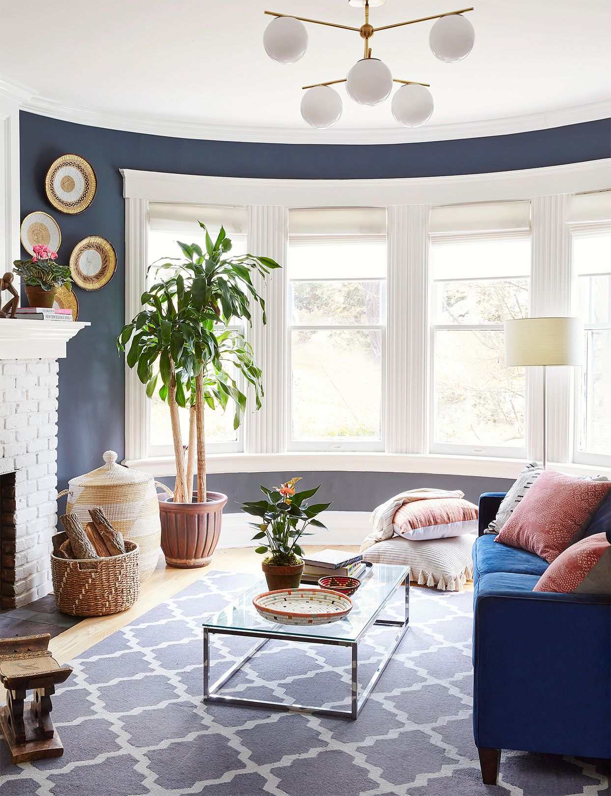 04-modern-curved-blue-living-room-Casing-wall-shape-design