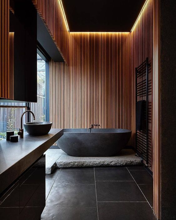 06-Impresionante-rayas-madera-panel-de-pared-baño